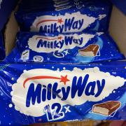 Discontinued Milky Way Crispy Rolls returned to Home Bargains and B&M earlier this year, now fans are being treated to a brand new Milky Way chocolate.