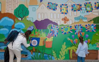 A mural that stops shoppers in their tracks